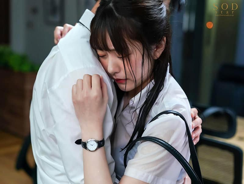 หนังเอวี ติดฝนกับบอสสาวคนสวยตัวเปียกแล้วมันเงี่ยนเลย STARS-388 2