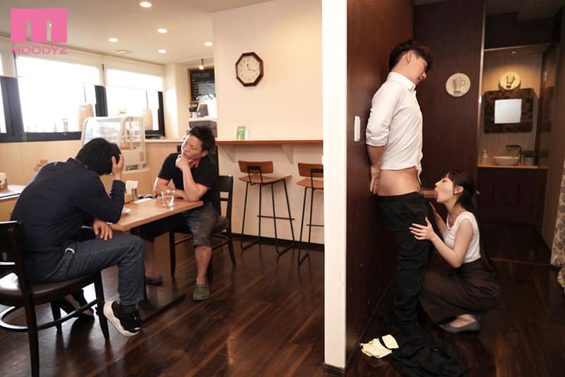 avjapan jav เงี่ยนหนักเเอบเอากับเพื่อนกลางร้าน MIDE-983 1