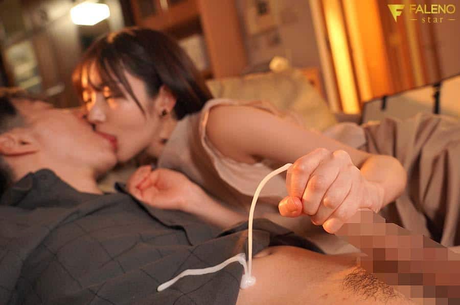 sex ญี่ปุ่น แอบเล่นเสียวกับพี่สะใภ้ใจดีปี้ได้ทั้งวัน FSDSS-615 2