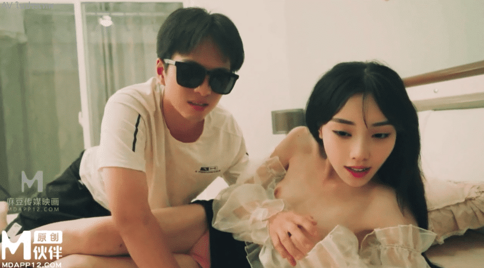 avจีน ฝาแฝดแบ่งปันเย็ดมันส์ทั้งพี่ทั้งน้อง LY-047 2