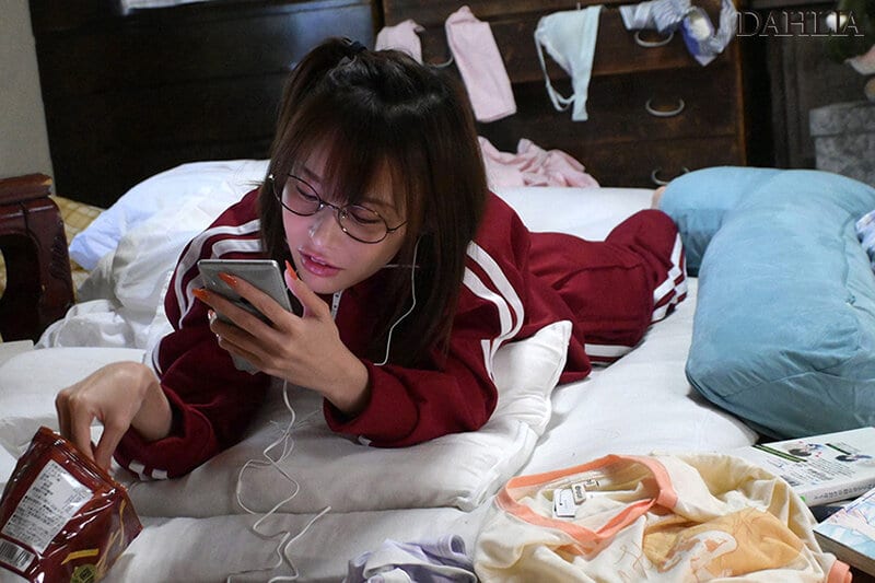 หนังเอวี น้องสาวตกงานพี่ชายจับเย็ดสะท้านคาห้องถึง3วัน DLDSS-306 1