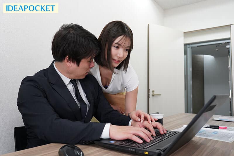 หนังเอวี เมื่อต้องเข้าพักในห้องเดียวกันกับสาวออฟฟิศสุดร่าน IPZZ-329 1