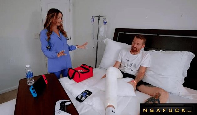 หนังโป้ฝรั่ง ผมเจ็บขาแต่พยาบาล Brooke Tilli Nurse CatchesBrooke Tilli Nurse Catches 4
