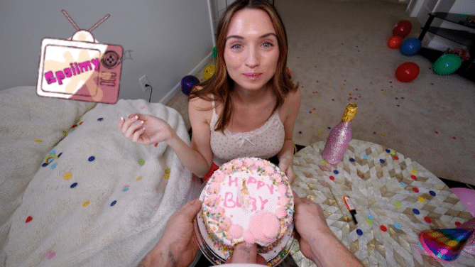 avฝรั่ง วันเกิดได้เทียนใหญ่เป่าใส่เต็มปาก Brooke Tilli