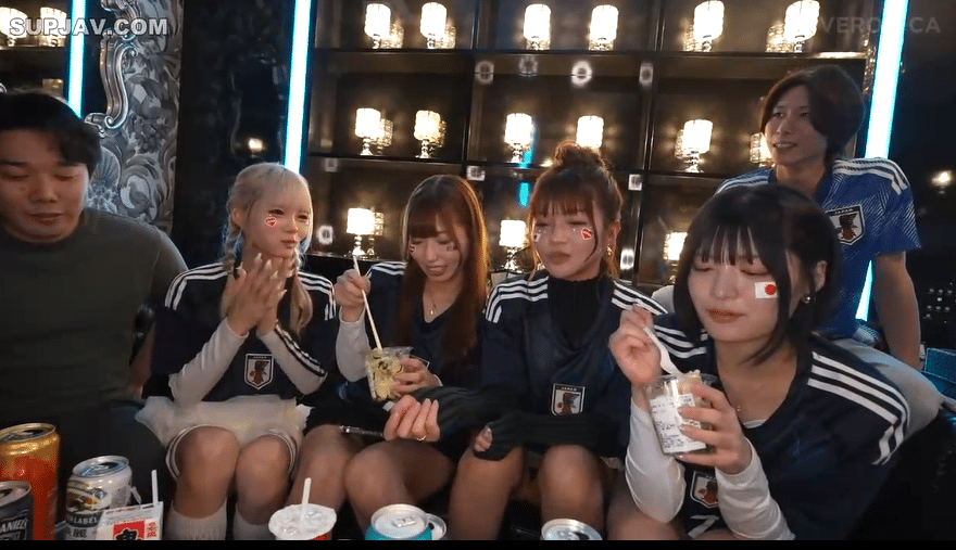 ดูเอวี สาวๆเชียร์บอลโลก ก่อนค่ำคืนจะพลิกเป็นเกม VRNC-058